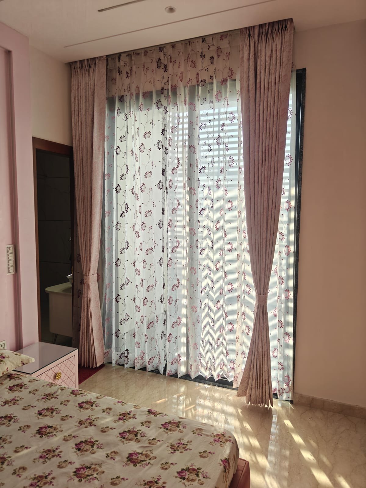 curtains photo
